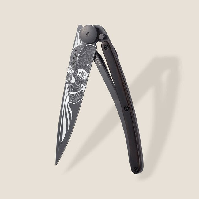 Deejo Latino Skull Μαχαίρι Σπαστό με Μαύρο Σχέδιο Tattoo Biker Ebony Wood