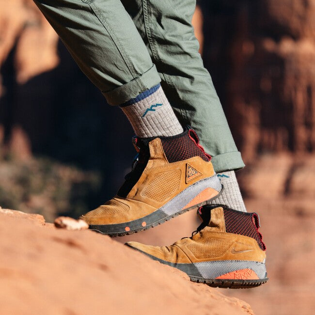 Darn Tough Hiker Micro Crew Κάλτσες μεσαίου βάρους με ενίσχυση, Μαύρο