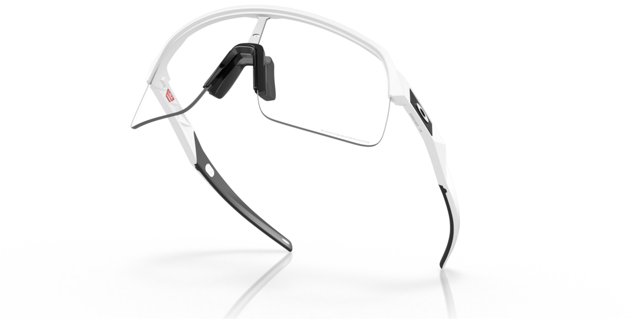 Oakley SUTRO LITE φωτοχρωματικά γυαλιά με σκελετό Matte White και φακούς Clear Photochromic