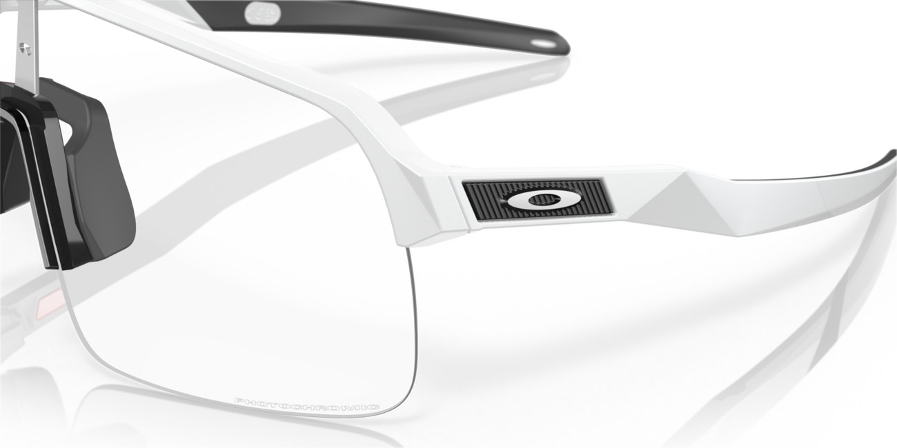 Oakley SUTRO LITE φωτοχρωματικά γυαλιά με σκελετό Matte White και φακούς Clear Photochromic