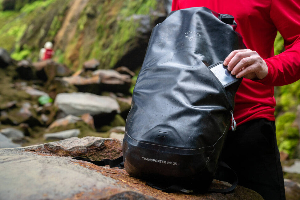 OSPREY TRANSPORTER ROLL TOP WATERPROOF σακίδιο πλάτης αστικό 25, μαύρο