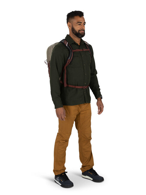 OSPREY Quasar 28 σακίδιο πλάτης αστικό, sawdust tan/raisin red