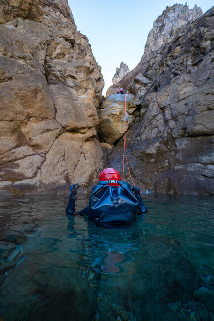 OSPREY TRANSPORTER ROLL TOP WATERPROOF σακίδιο πλάτης 30, night jungle blue