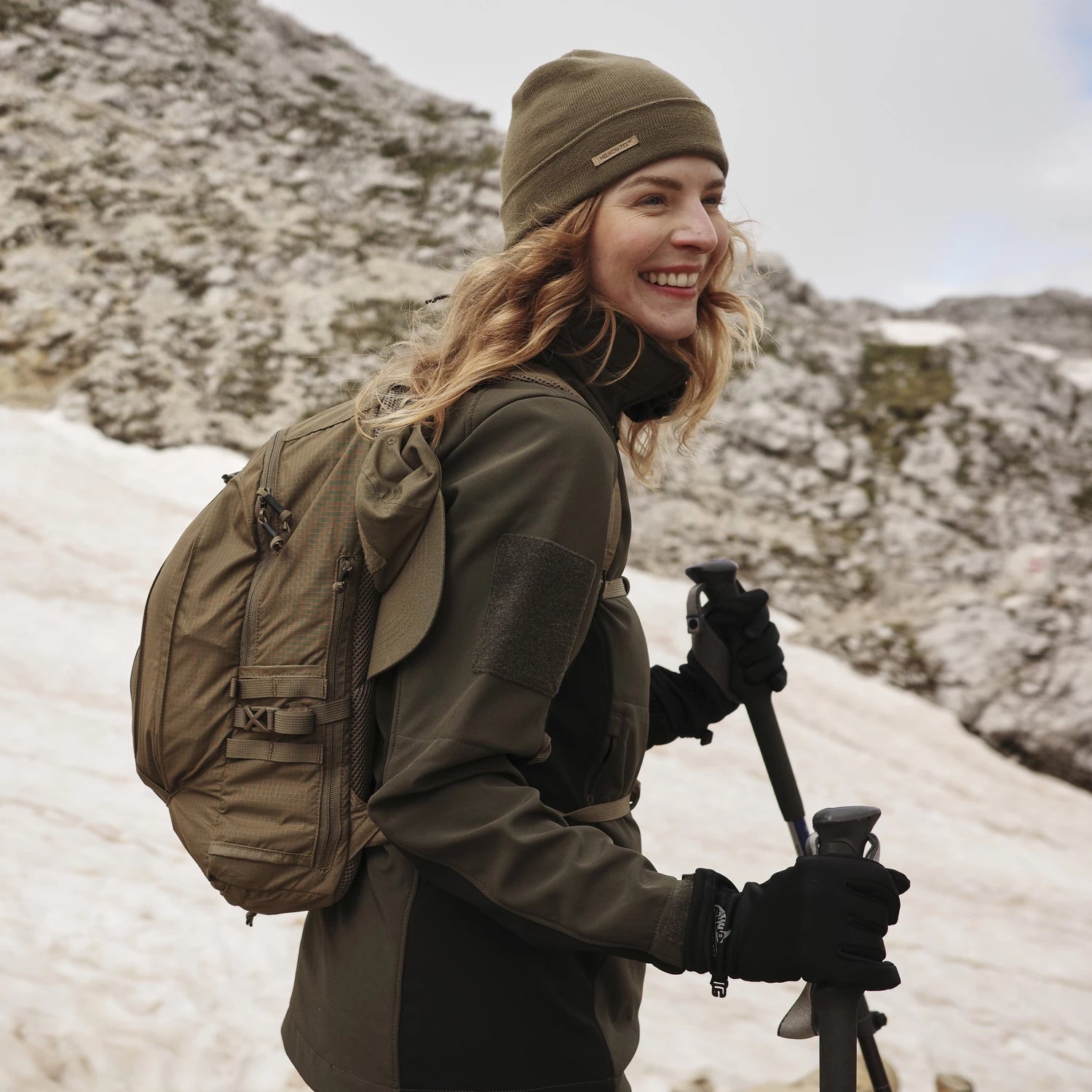 Helikon-Tex GUNFIGHTER bunda dámska, Taiga Green / Black – v použití 3
