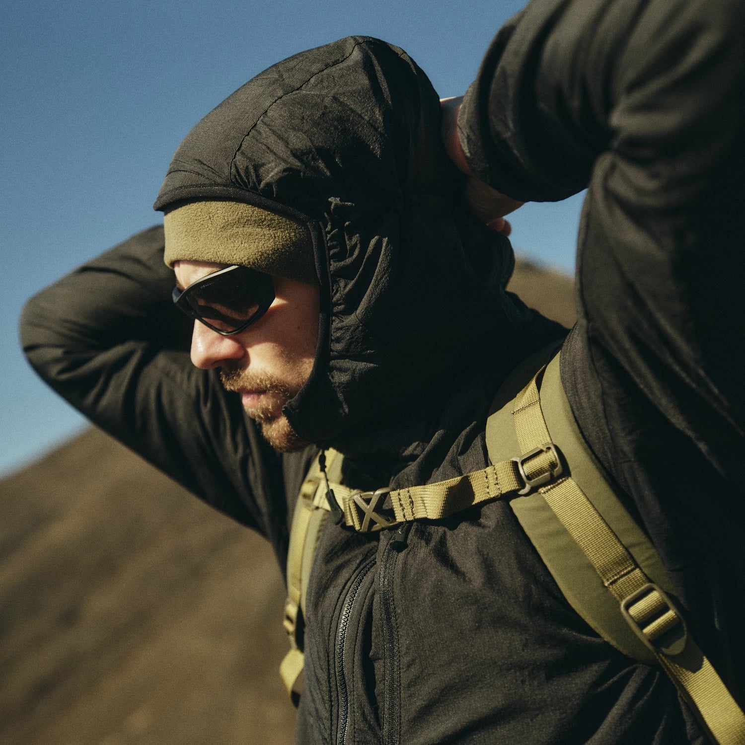 Helikon-Tex Wolfhound bunda Climashield®, čierna – v použití 2