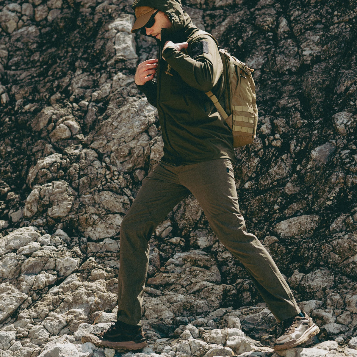 Helikon-Tex EDC batoh Cordura, Earth Brown / Clay – v použití 2