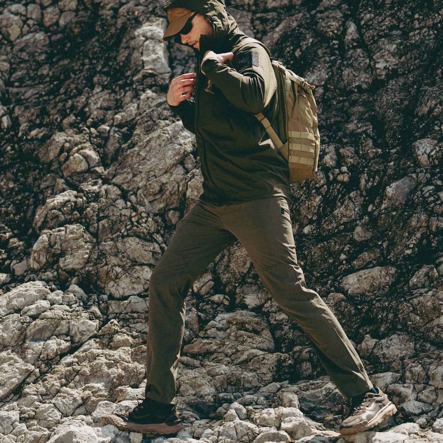 Helikon-Tex EDC batoh Cordura, čierny – v použití 2