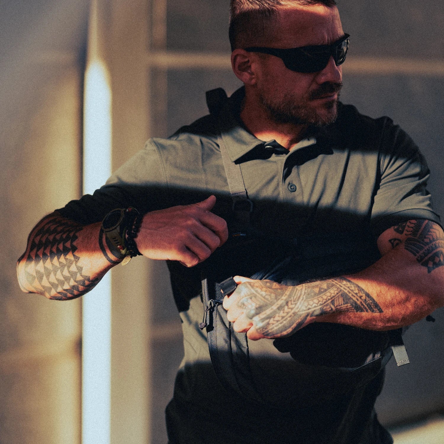 Helikon-Tex EDC Sling batoh, Shadow Grey – v použití 3