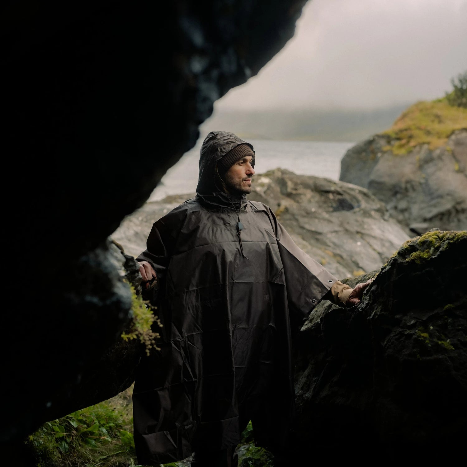 Helikon-Tex PONCHO U.S. MODEL, olivová – v použití 1