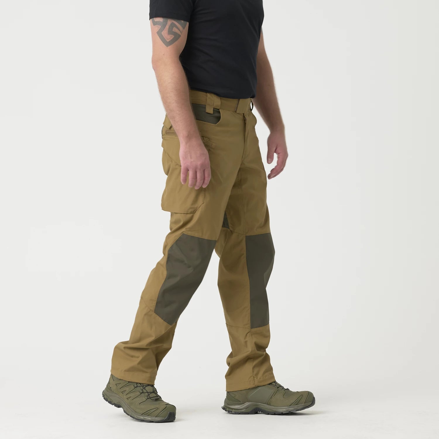 Helikon-Tex PILGRIM nohavice, Coyote / Taiga Green – detail