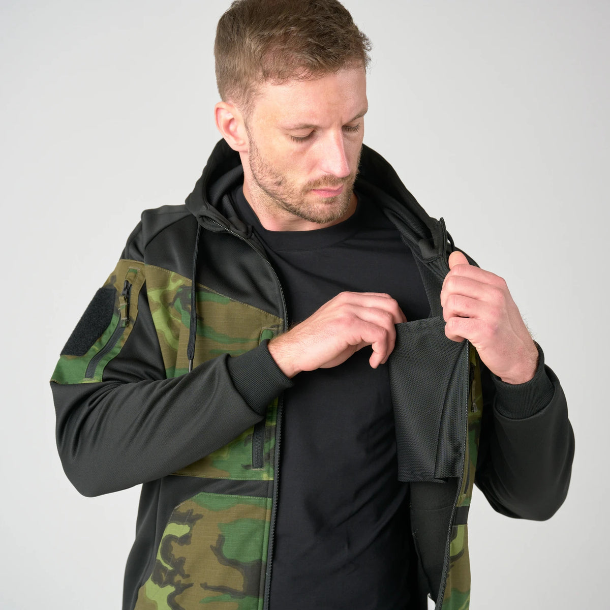 Helikon-Tex ROGUE HOODIE bunda, BLACK/DESERT NIGHT CAMO – detail 6