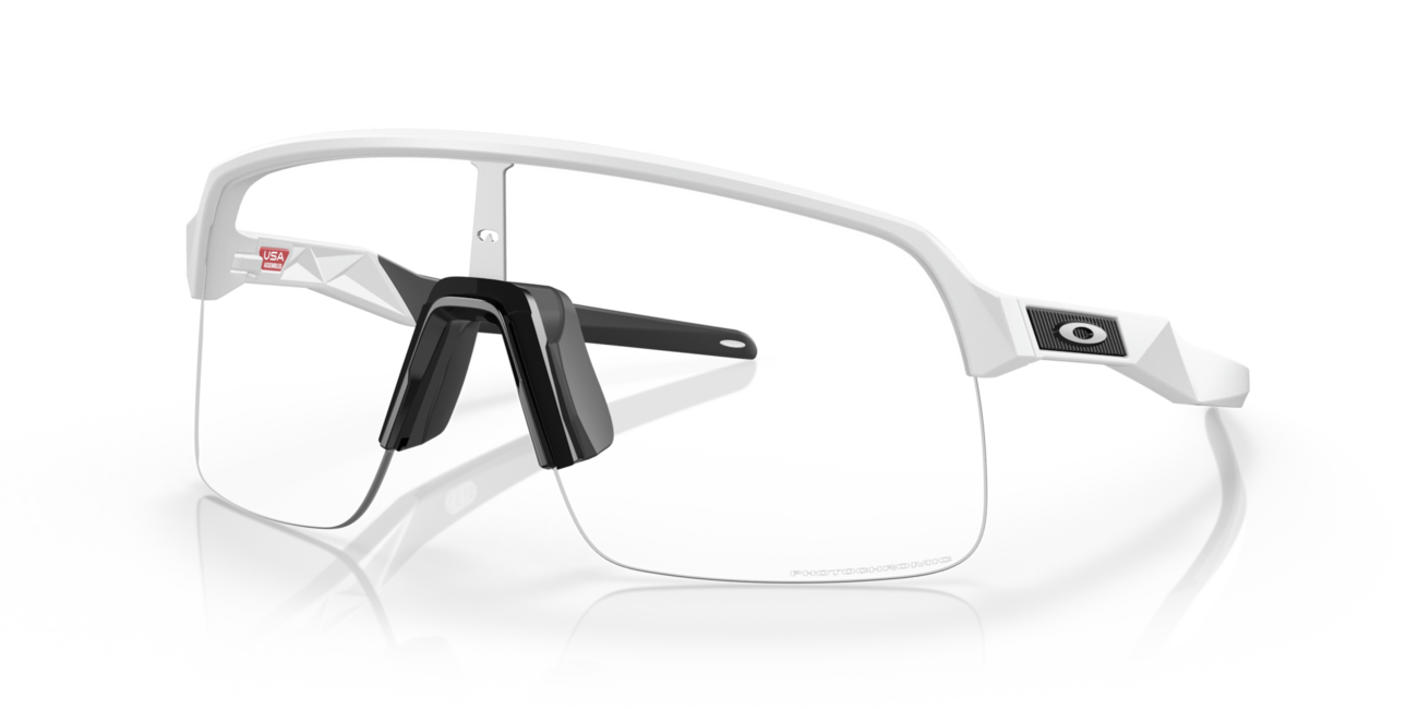 Oakley SUTRO LITE φωτοχρωματικά γυαλιά με σκελετό Matte White και φακούς Clear Photochromic