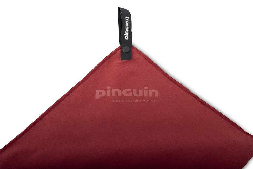 Pinguin Micro Towel Logo πετσέτα 75 x 150 cm, κόκκινο