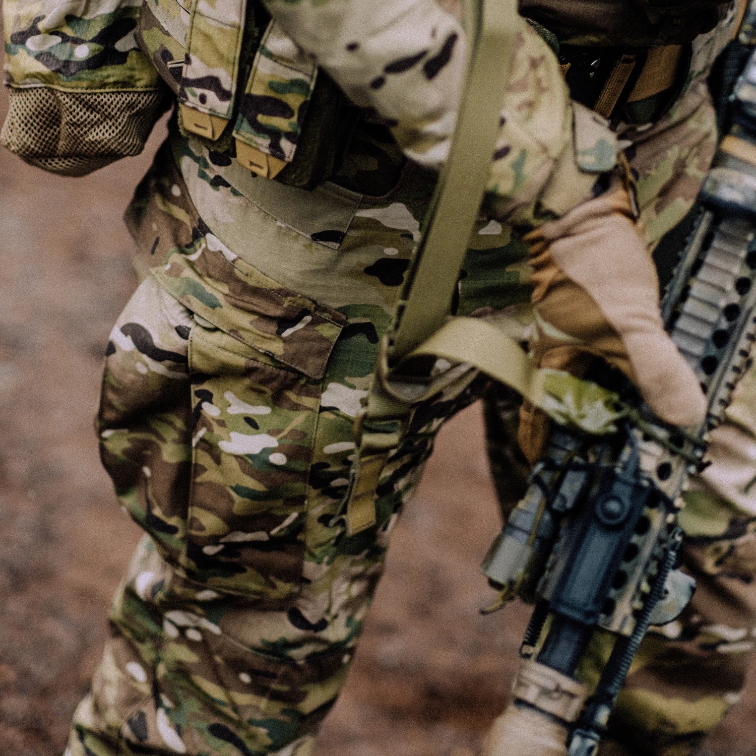Helikon-Tex MBDU nohavice NyCo Ripstop, MultiCam Black™ – v použití 1
