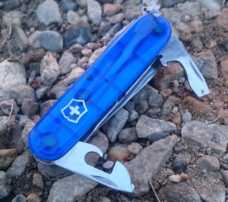 Victorinox Huntsman Μαχαίρι Τσέπης 91mm, Διάφανο Μπλε