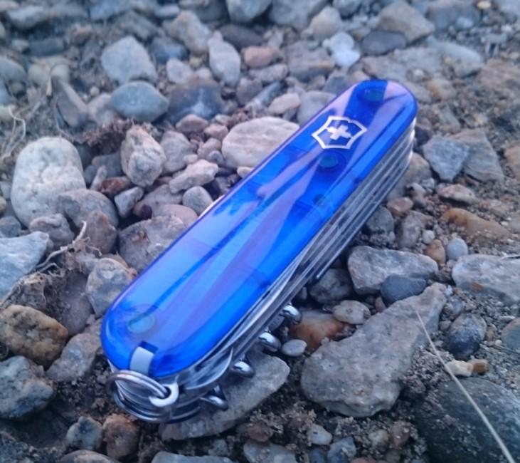 Victorinox Huntsman Μαχαίρι Τσέπης 91mm, Διάφανο Μπλε