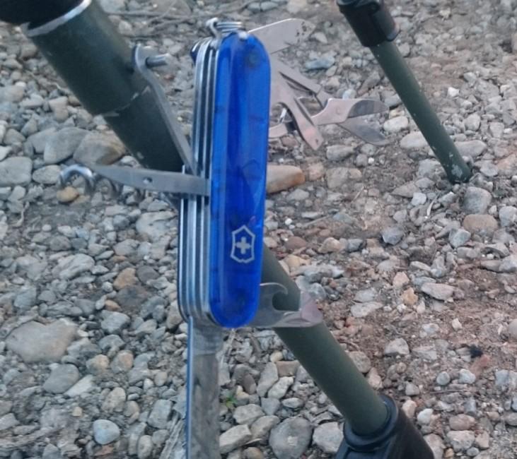 Victorinox Huntsman Μαχαίρι Τσέπης 91mm, Διάφανο Μπλε