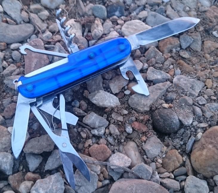 Victorinox Huntsman Μαχαίρι Τσέπης 91mm, Διάφανο Μπλε