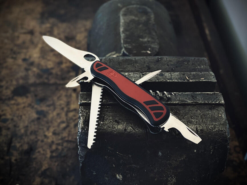 Victorinox Forester Μαχαίρι Τσέπης VX, Κόκκινο-Μαύρο, 111mm